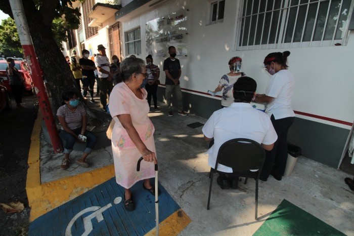 Saturan centro de salud en Veracruz puerto para aplicarse la vacuna contra  la influenza - AVC Noticias