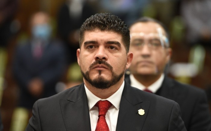 Maestros se concentran en Congreso por comparecencia: Los maestros somos  así, dice Zenyazen - AVC Noticias