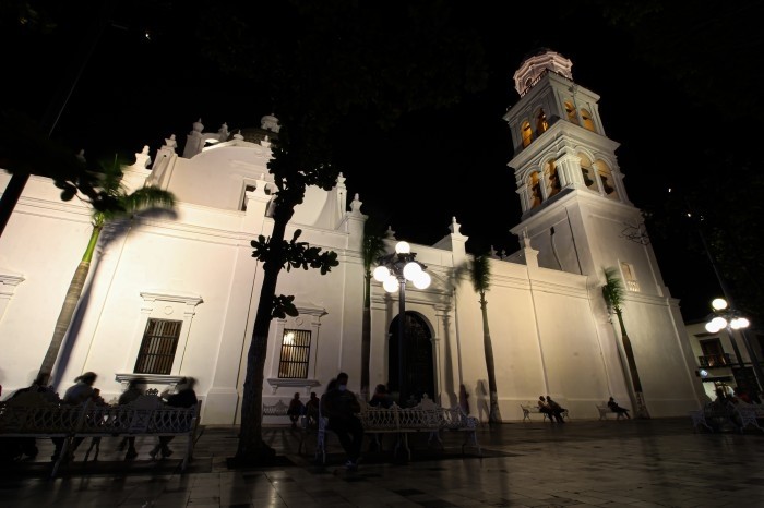 Inauguran iluminación exterior de la Catedral de Veracruz - AVC Noticias