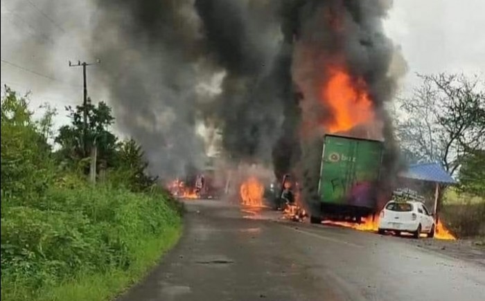 Incendian vehículos en Tantoyuca en protesta por asesinato de líder campesino - AVC Noticias