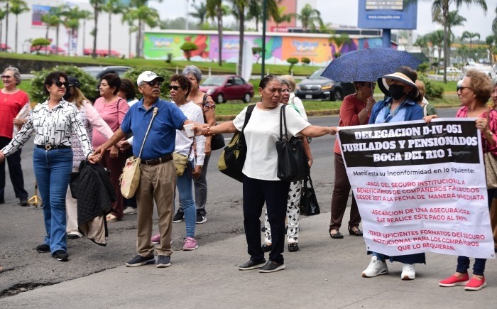 Jubilados y pensionados exigen el pago de seguros institucionales y de vida